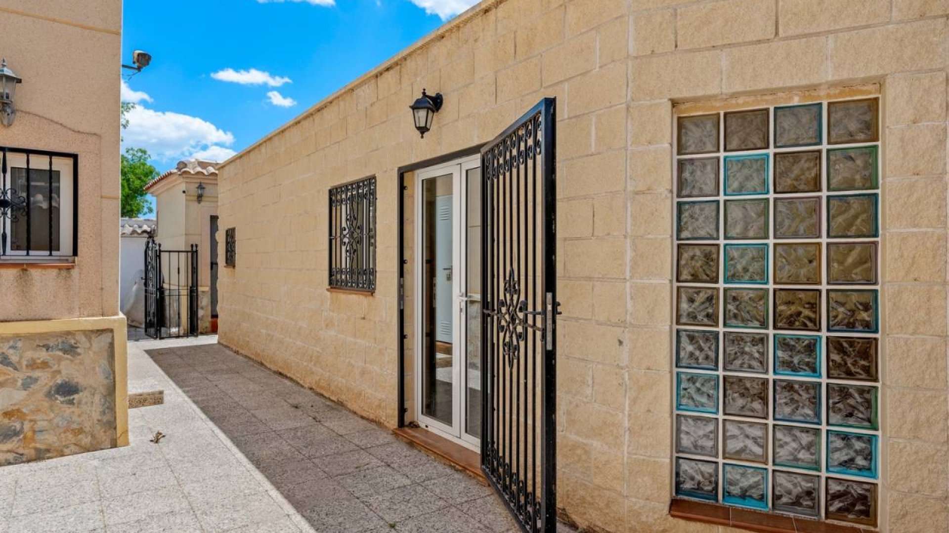 Resale - Villa -
Catral