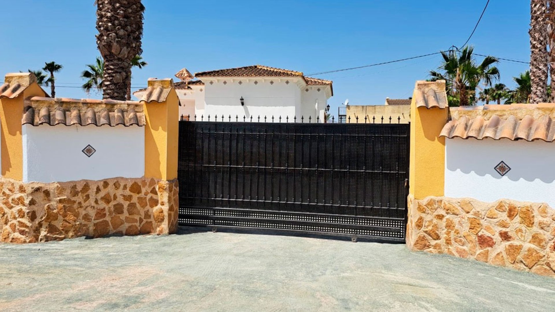 Resale - Villa -
Catral