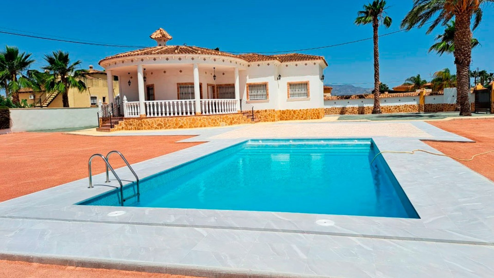 Resale - Villa -
Catral