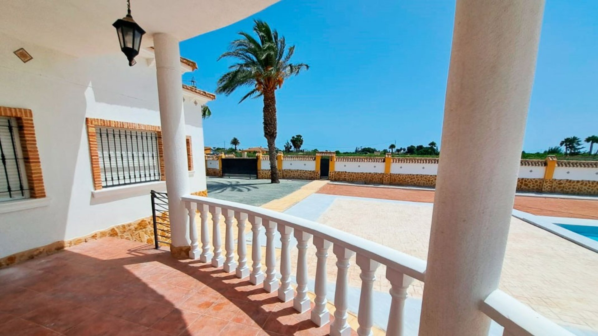 Resale - Villa -
Catral