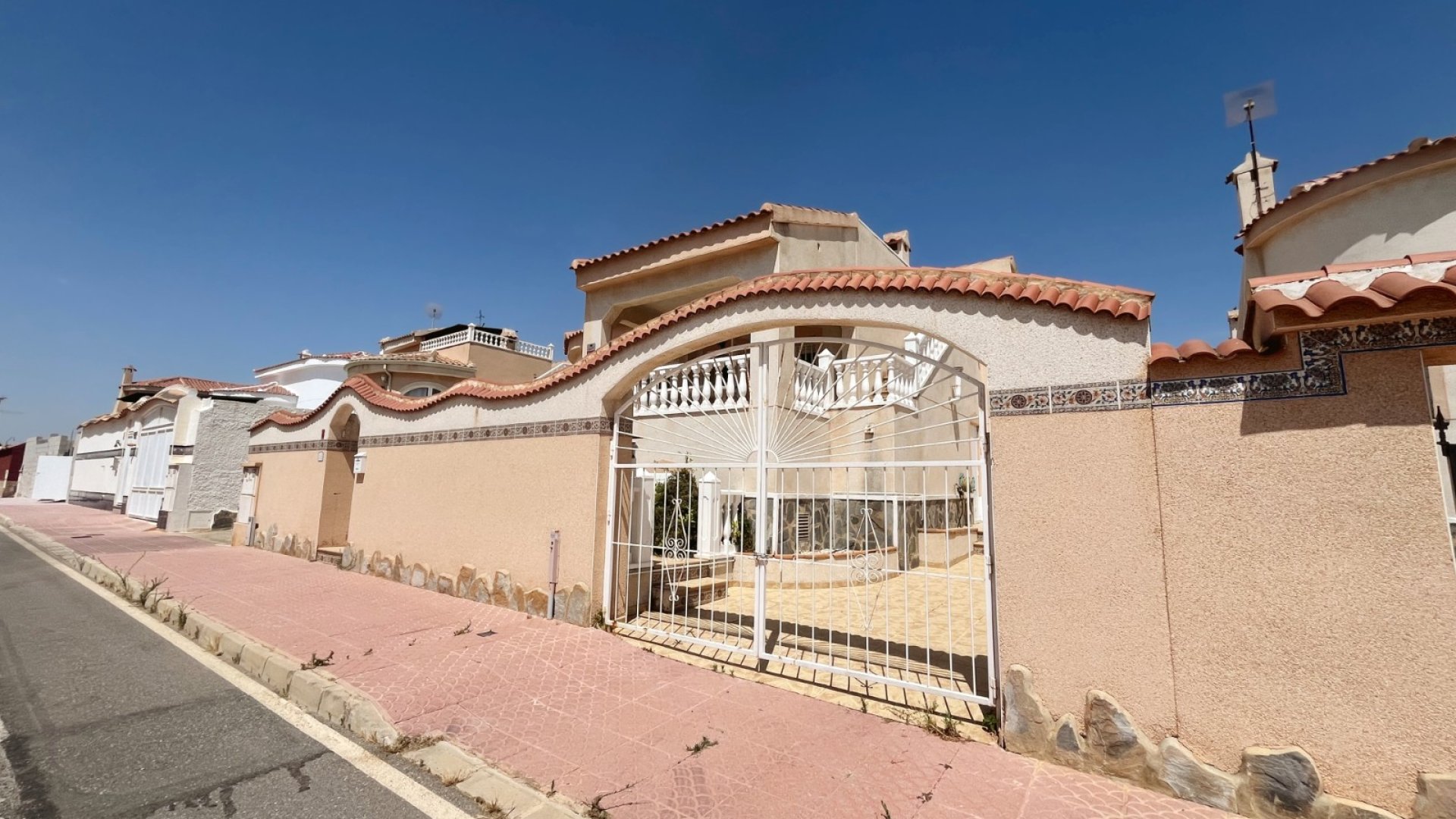 Resale - Villa -
Ciudad Quesada - Airstrip