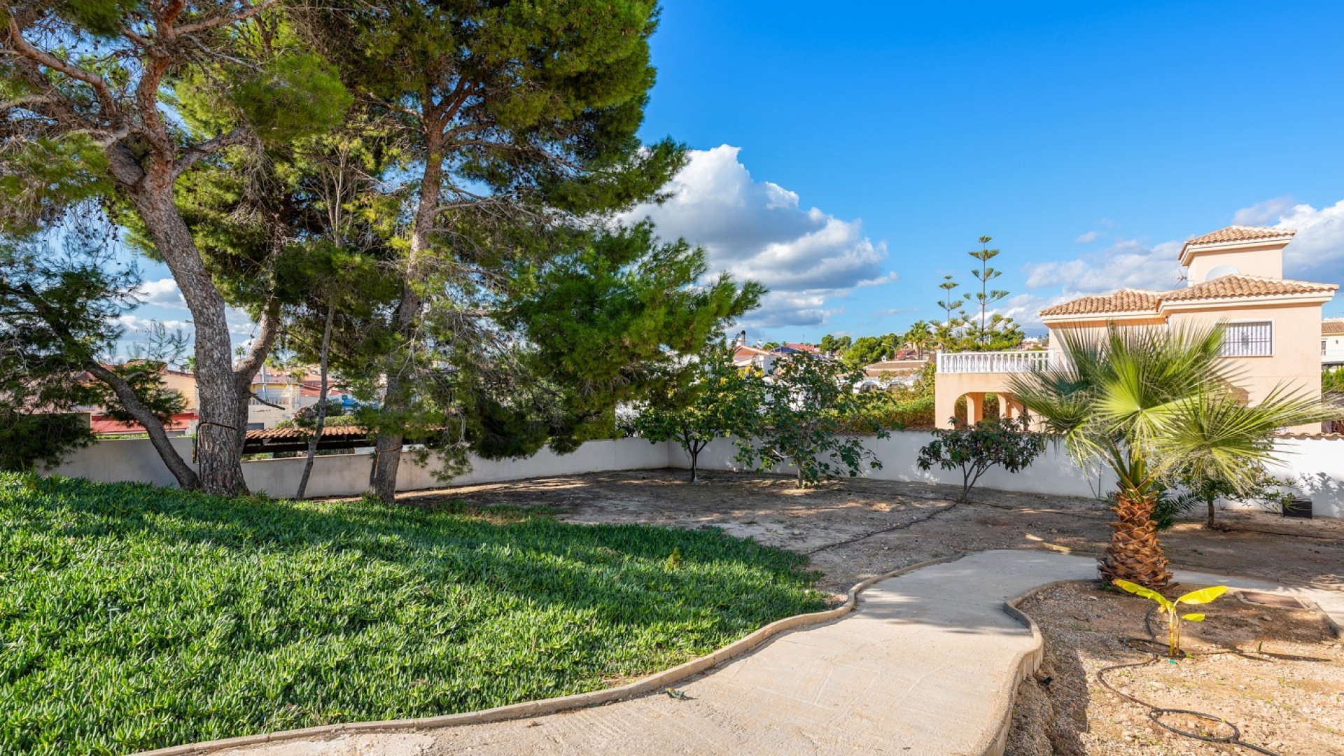 Resale - Villa -
Ciudad Quesada - Central Quesada