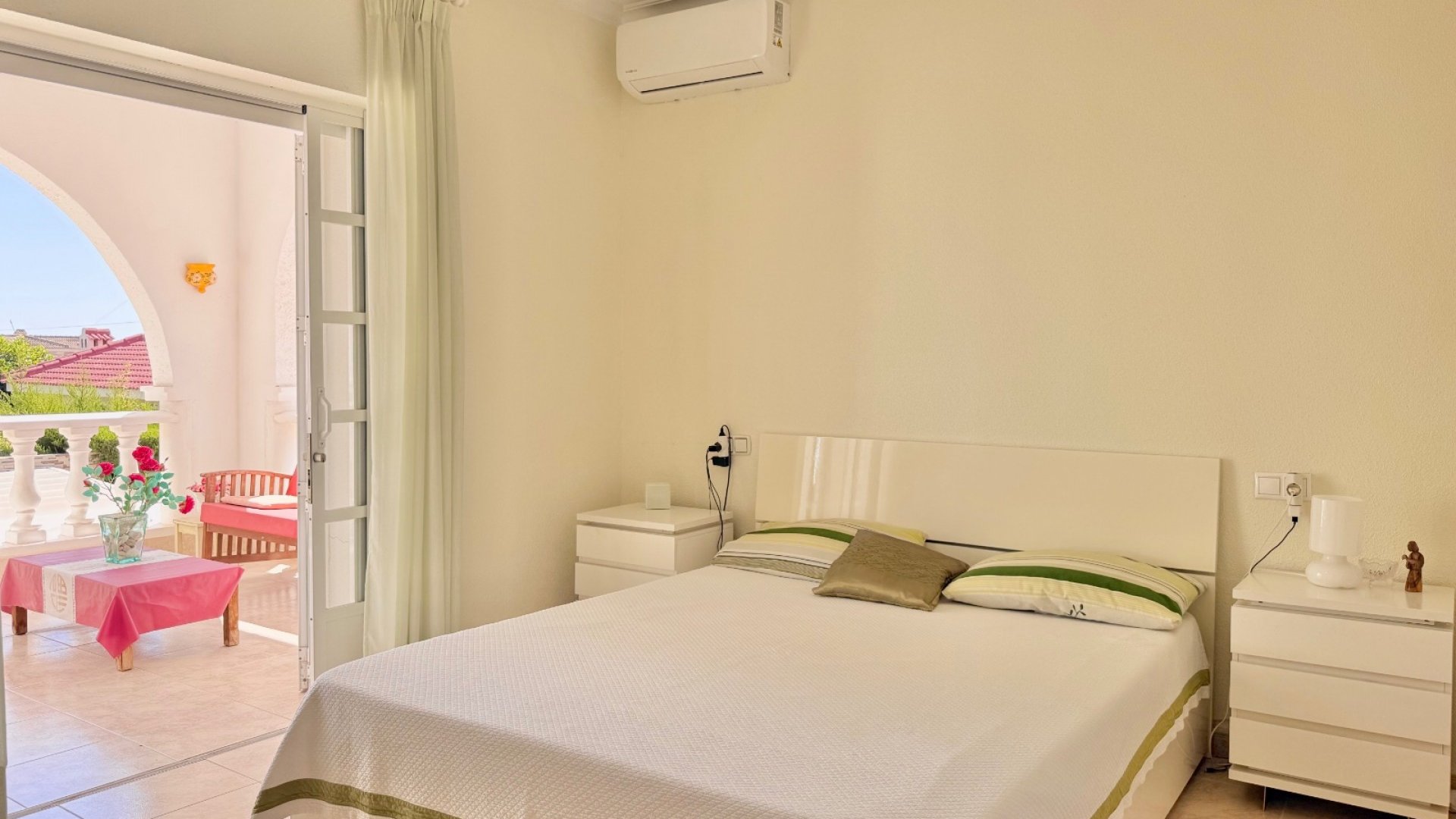 Resale - Villa -
Ciudad Quesada - Centro de la Ciudad Quesada