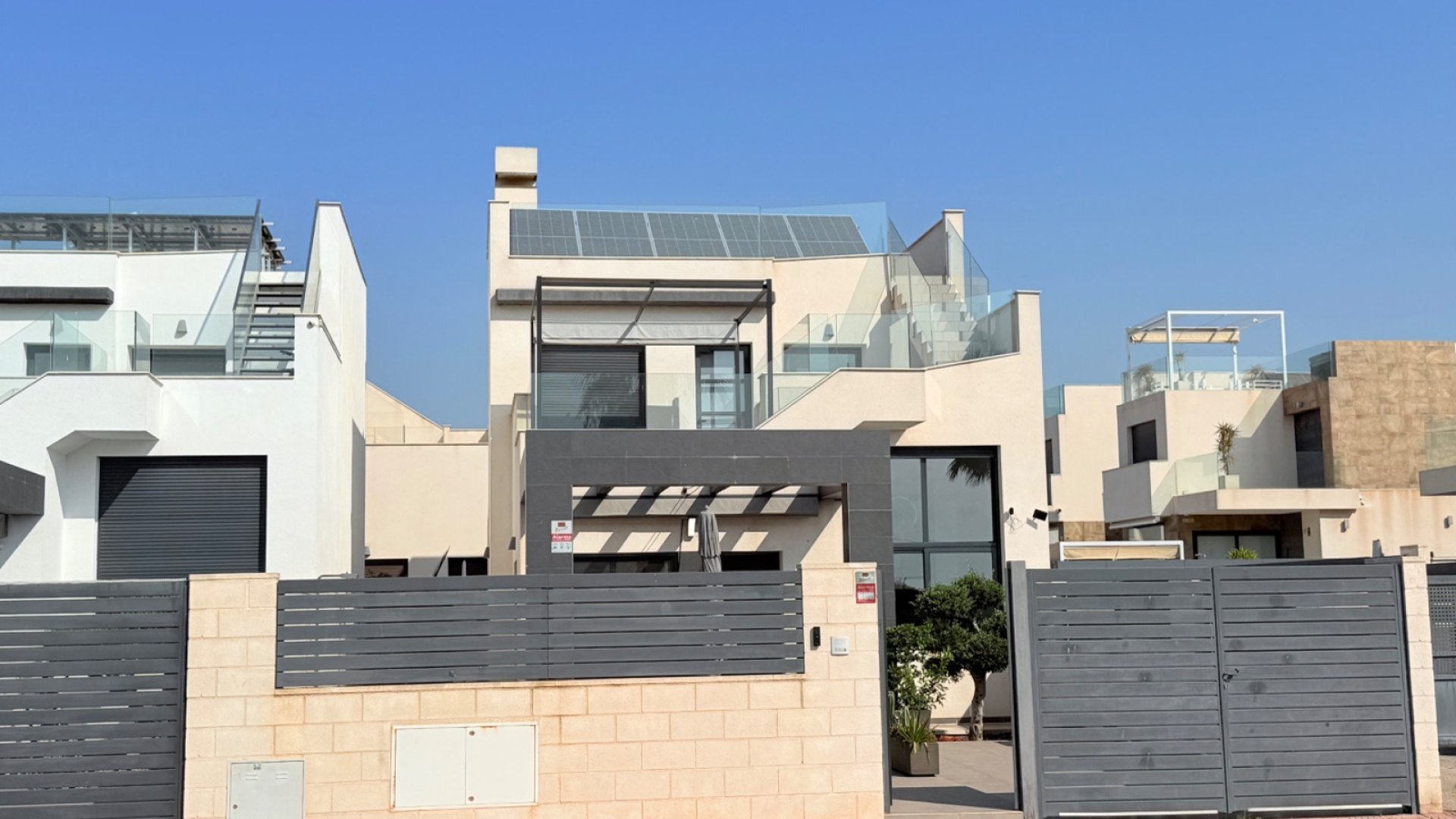 Resale - Villa -
Ciudad Quesada - Pueblo Bravo
