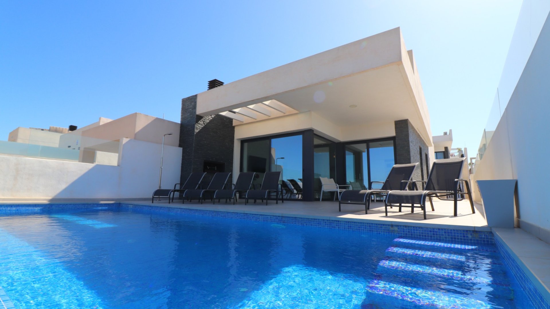 Resale - Villa -
Ciudad Quesada - Pueblo Lucero