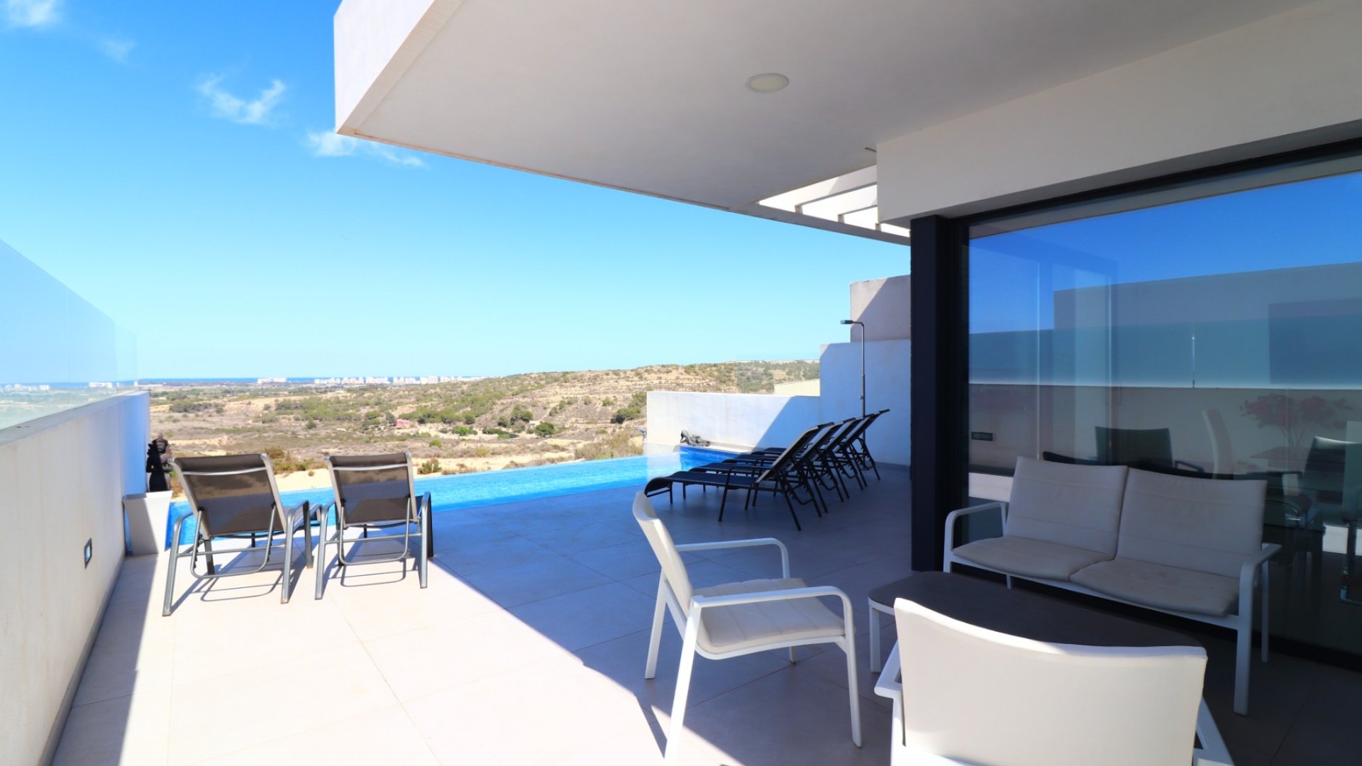 Resale - Villa -
Ciudad Quesada - Pueblo Lucero