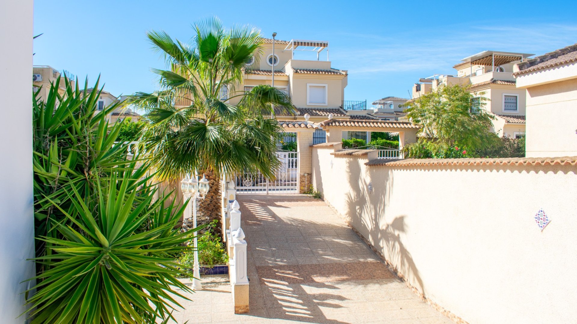 Resale - Villa -
Ciudad Quesada - Urbanizaciones
