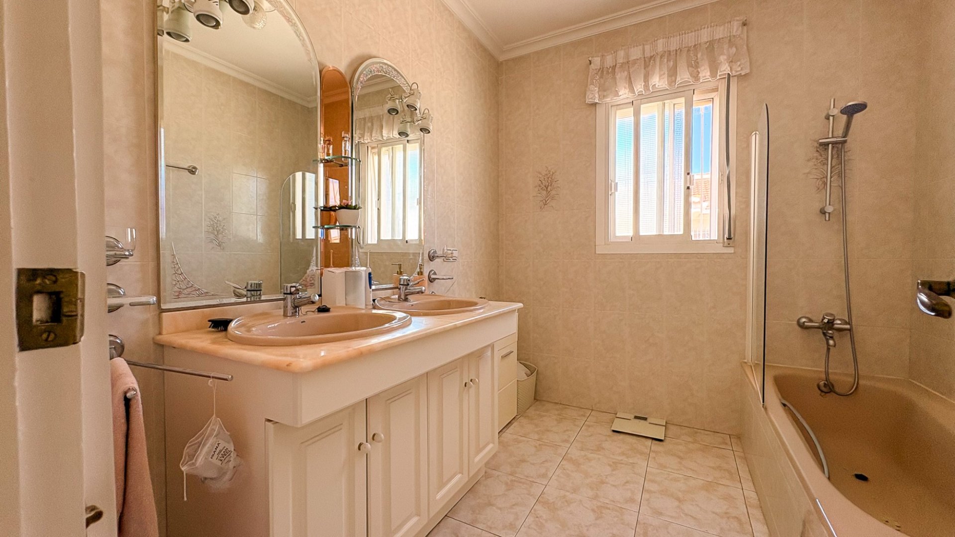 Resale - Villa -
Ciudad Quesada