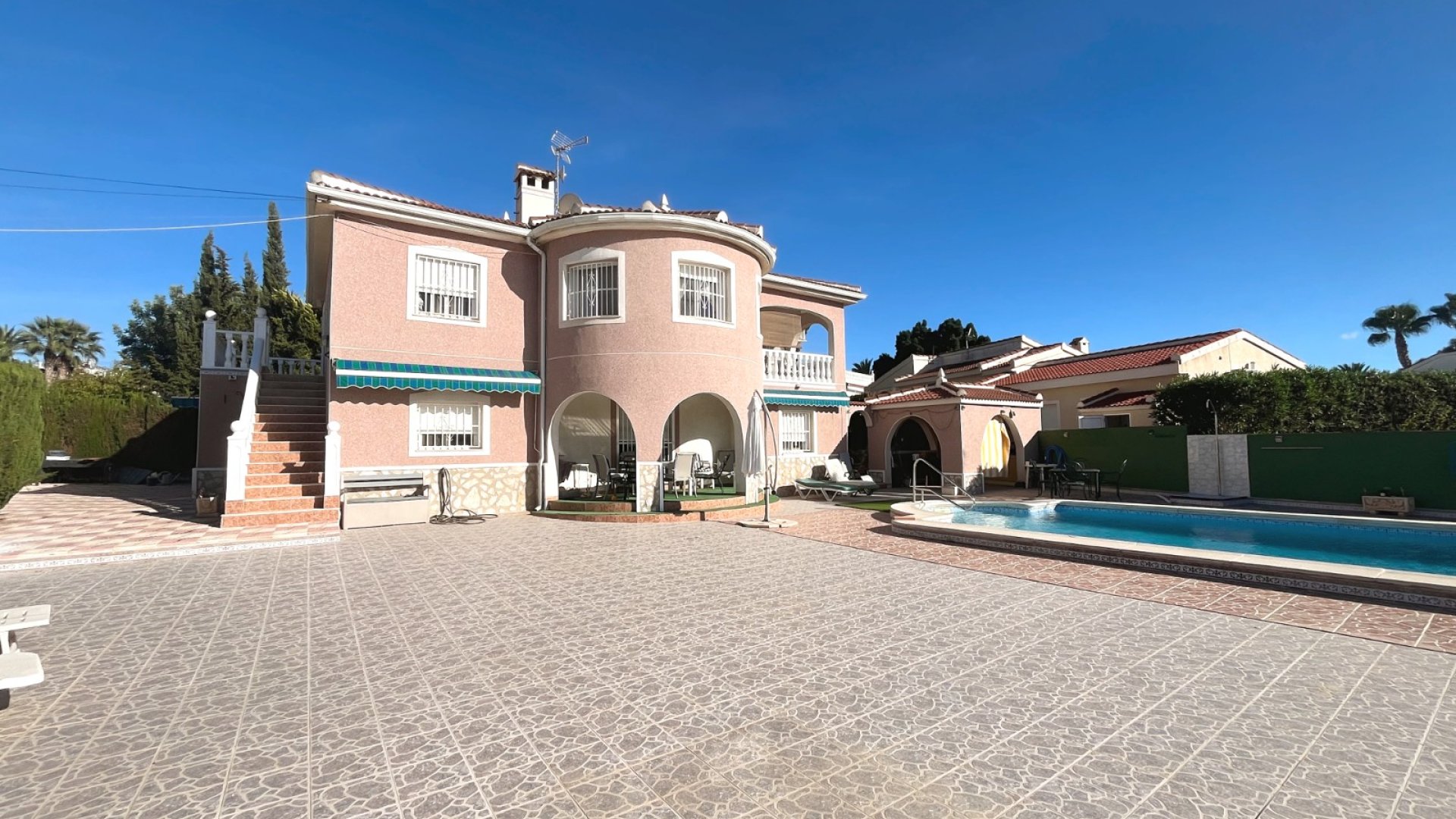 Resale - Villa -
Ciudad Quesada