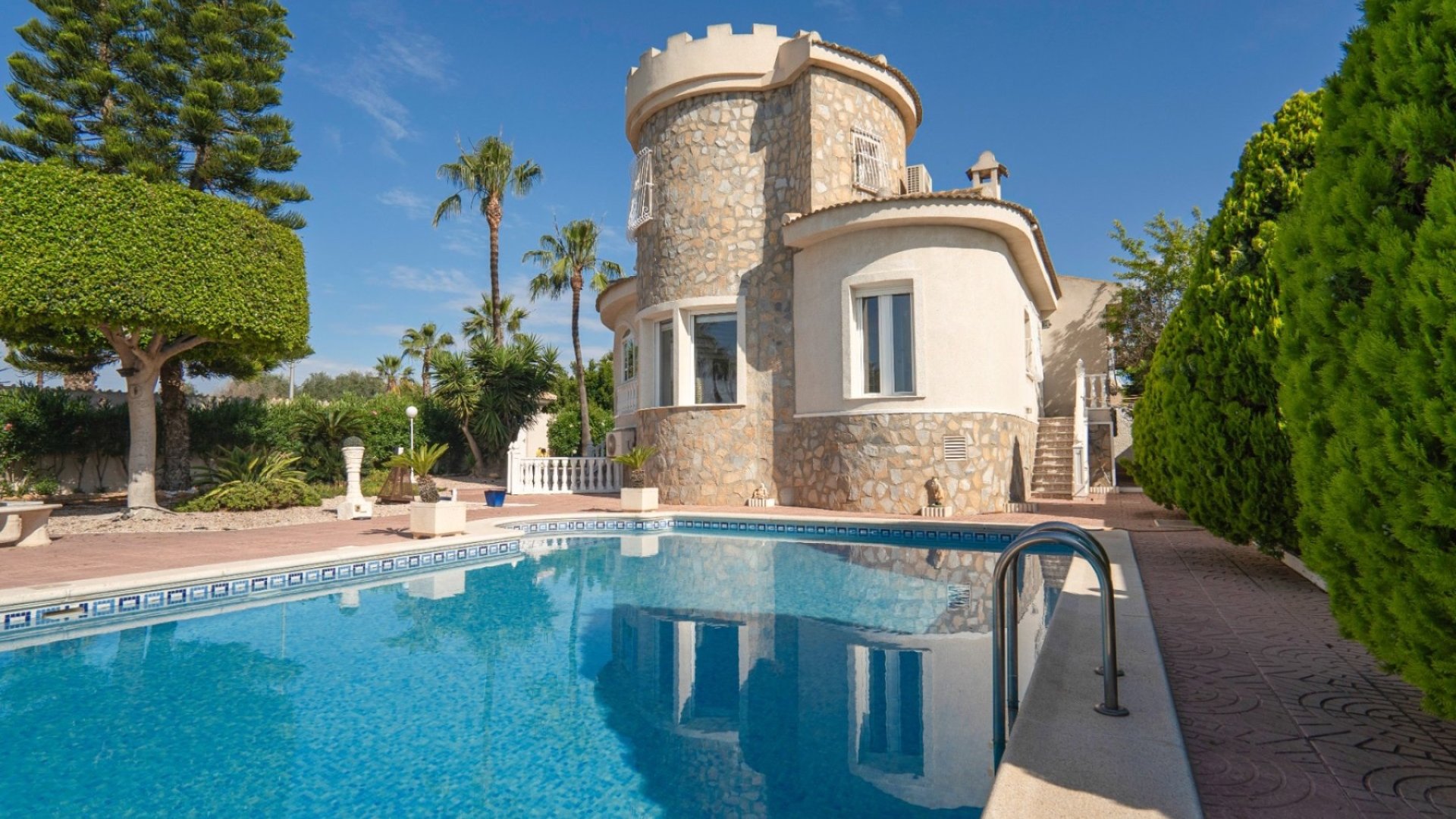 Resale - Villa -
Ciudad Quesada