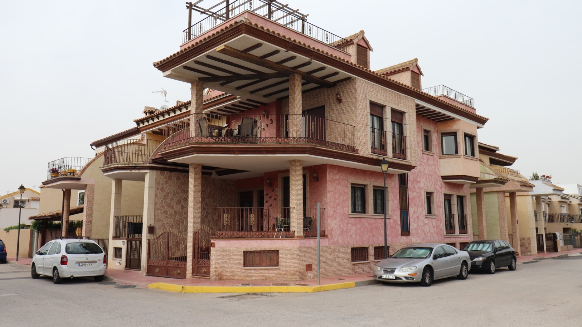 Resale - Villa -
Daya Nueva