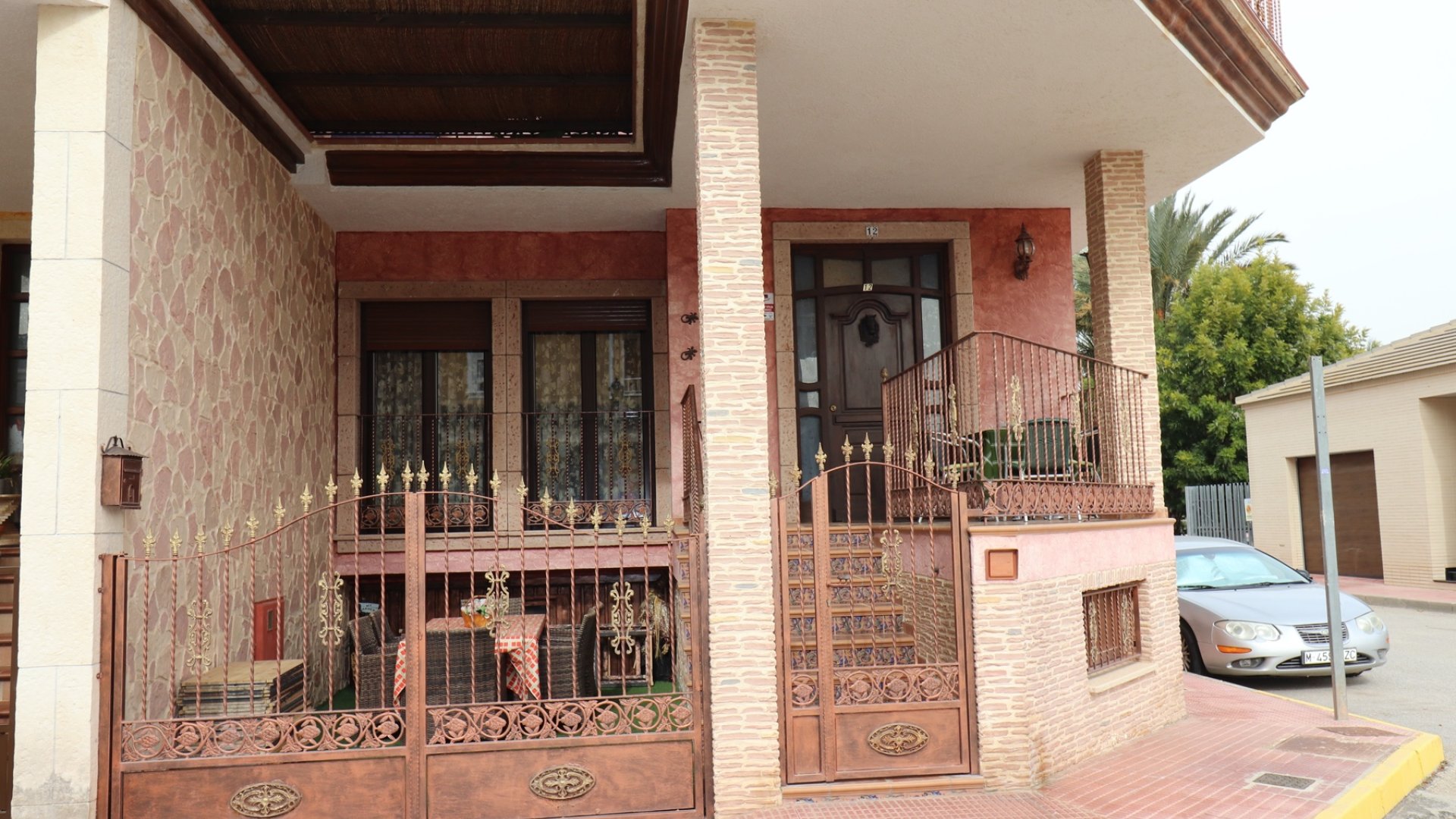 Resale - Villa -
Daya Nueva