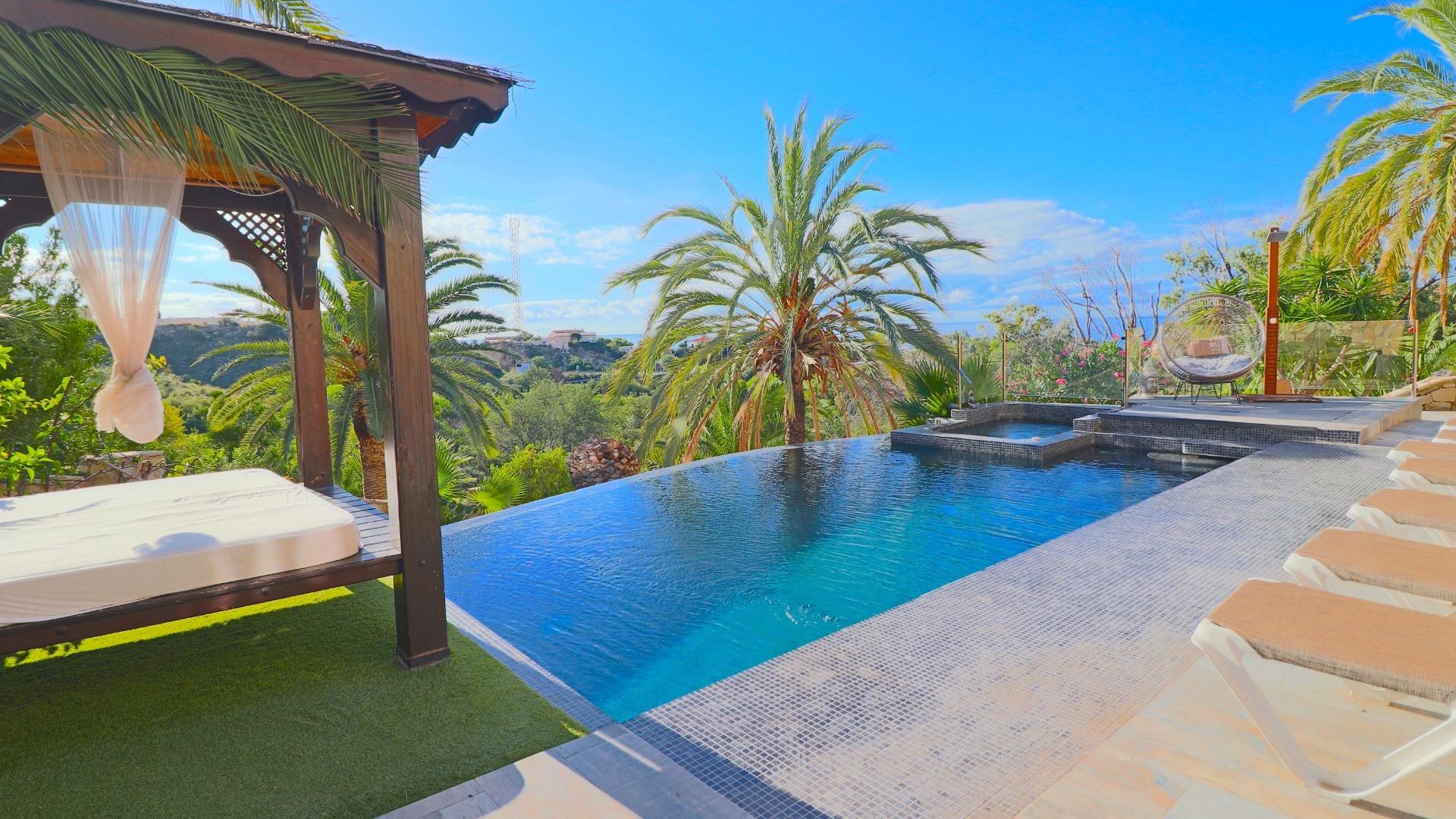 Resale - Villa -
El Campello - Coveta fuma