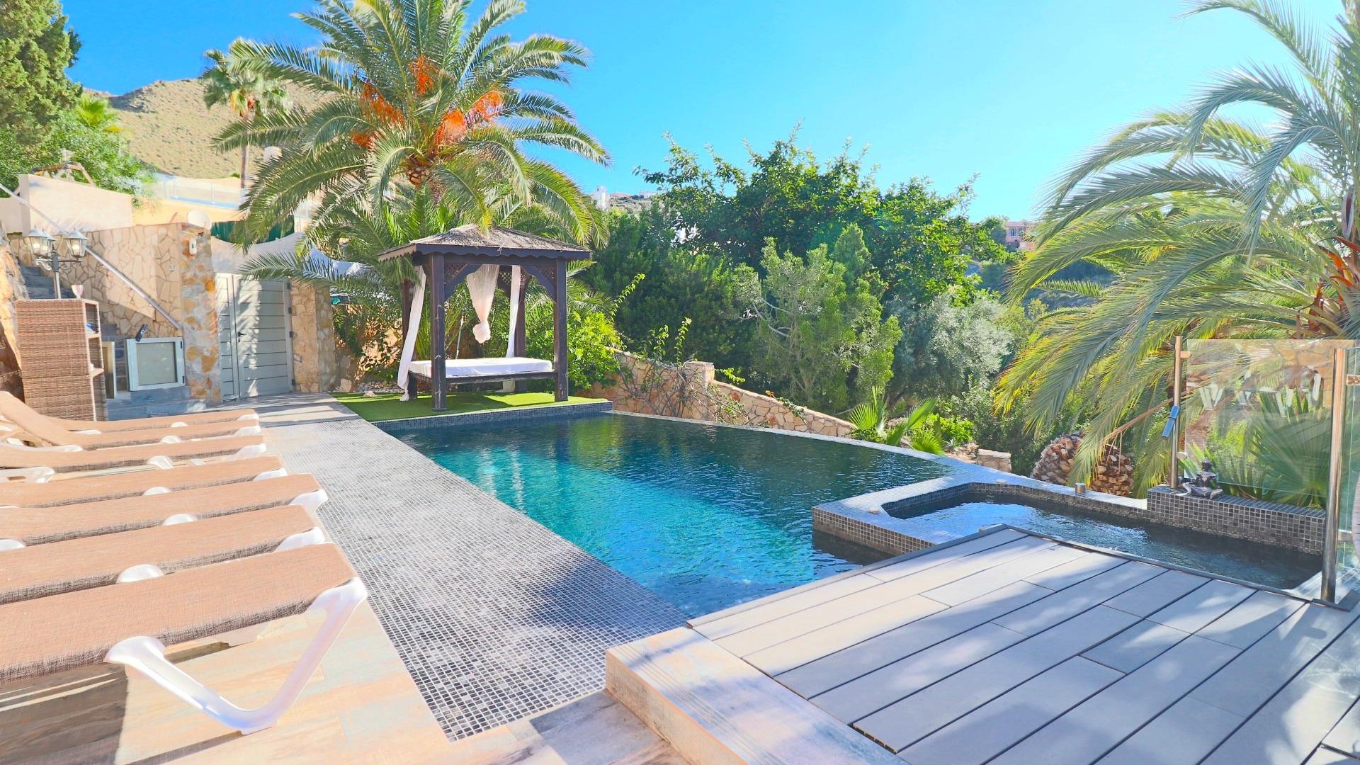 Resale - Villa -
El Campello - Coveta fuma