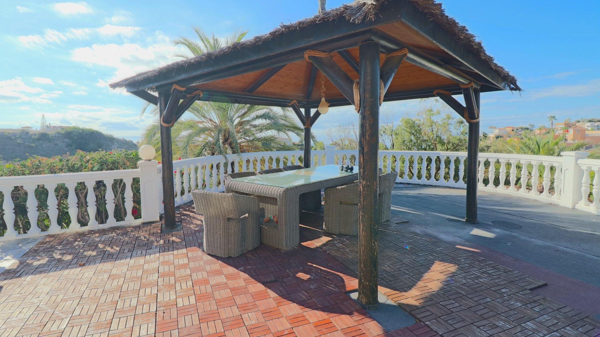 Resale - Villa -
El Campello - Coveta fuma