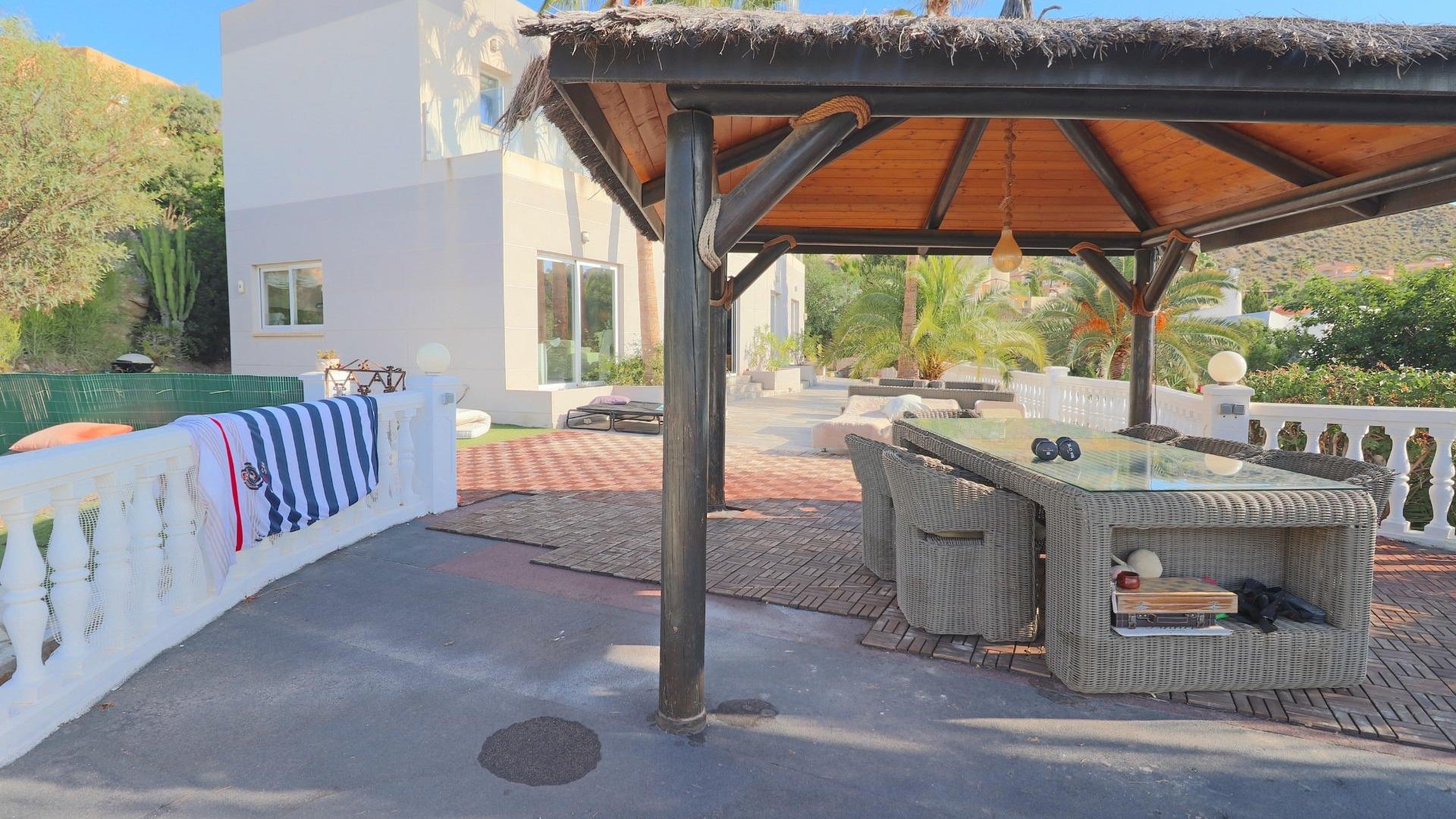 Resale - Villa -
El Campello - Coveta fuma