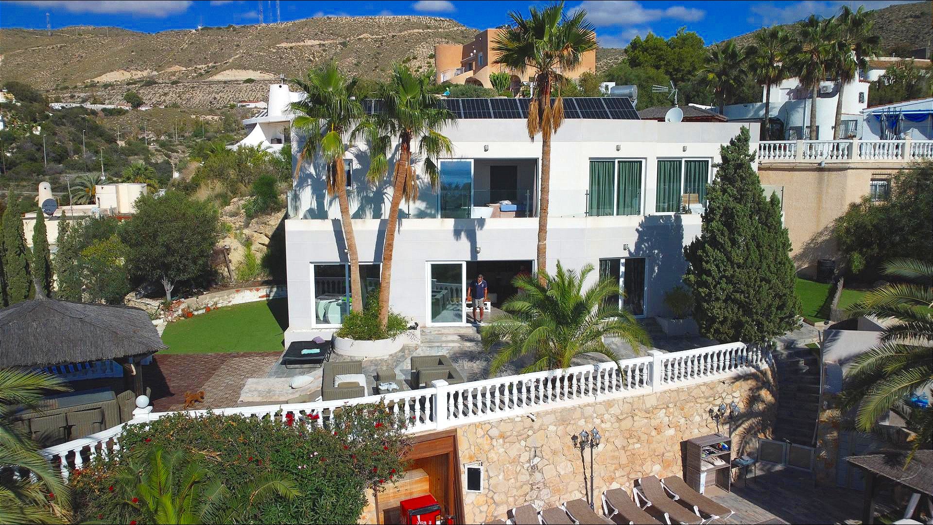 Resale - Villa -
El Campello - Coveta fuma