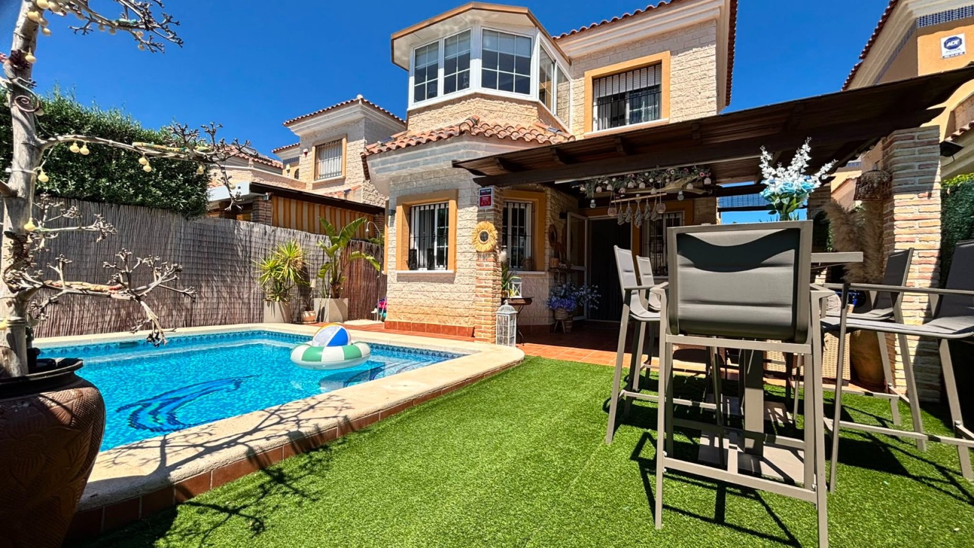 Resale - Villa -
El Raso - Guardamar del Segura