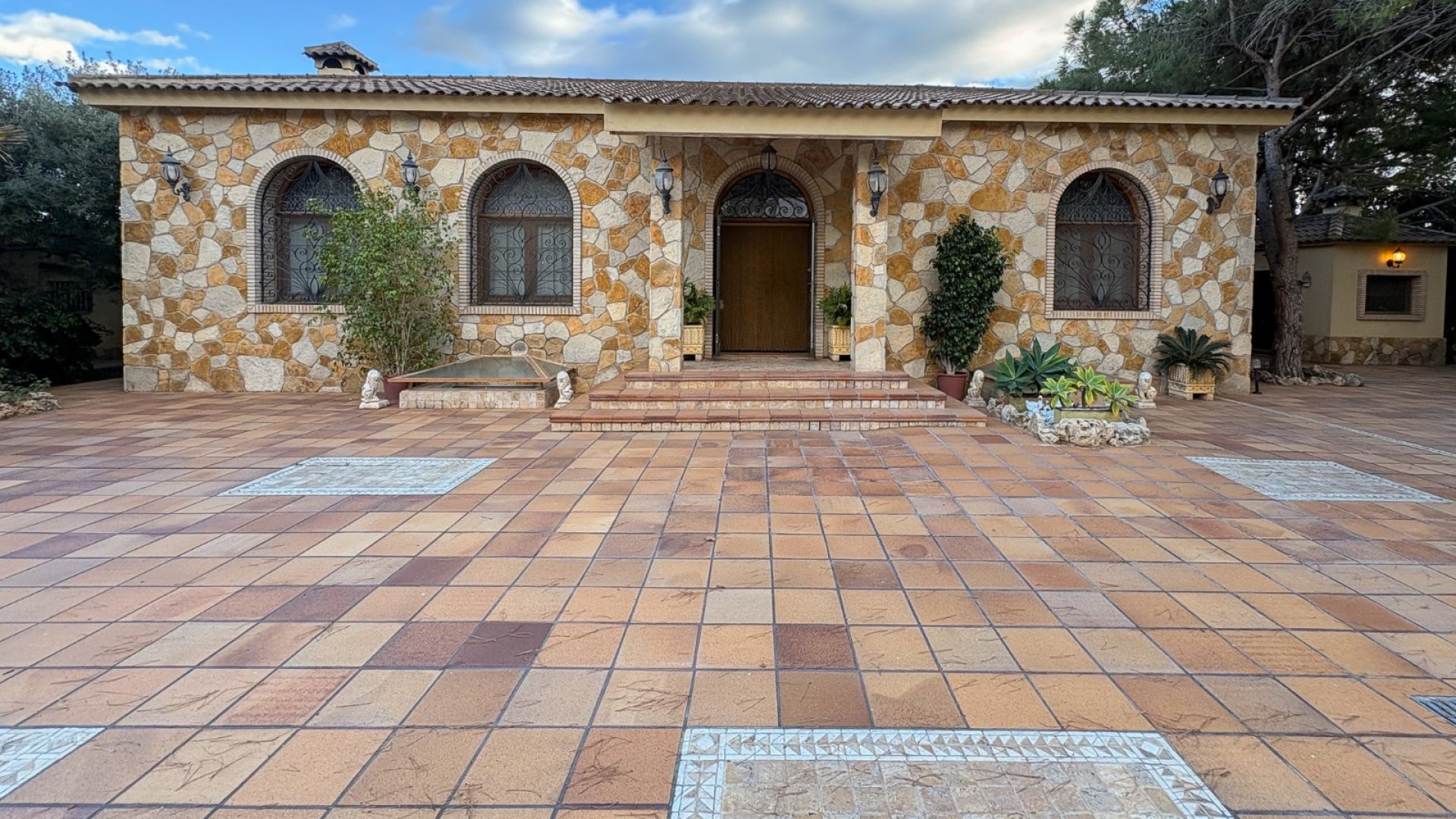 Resale - Villa -
Elche - Altzabares Alto