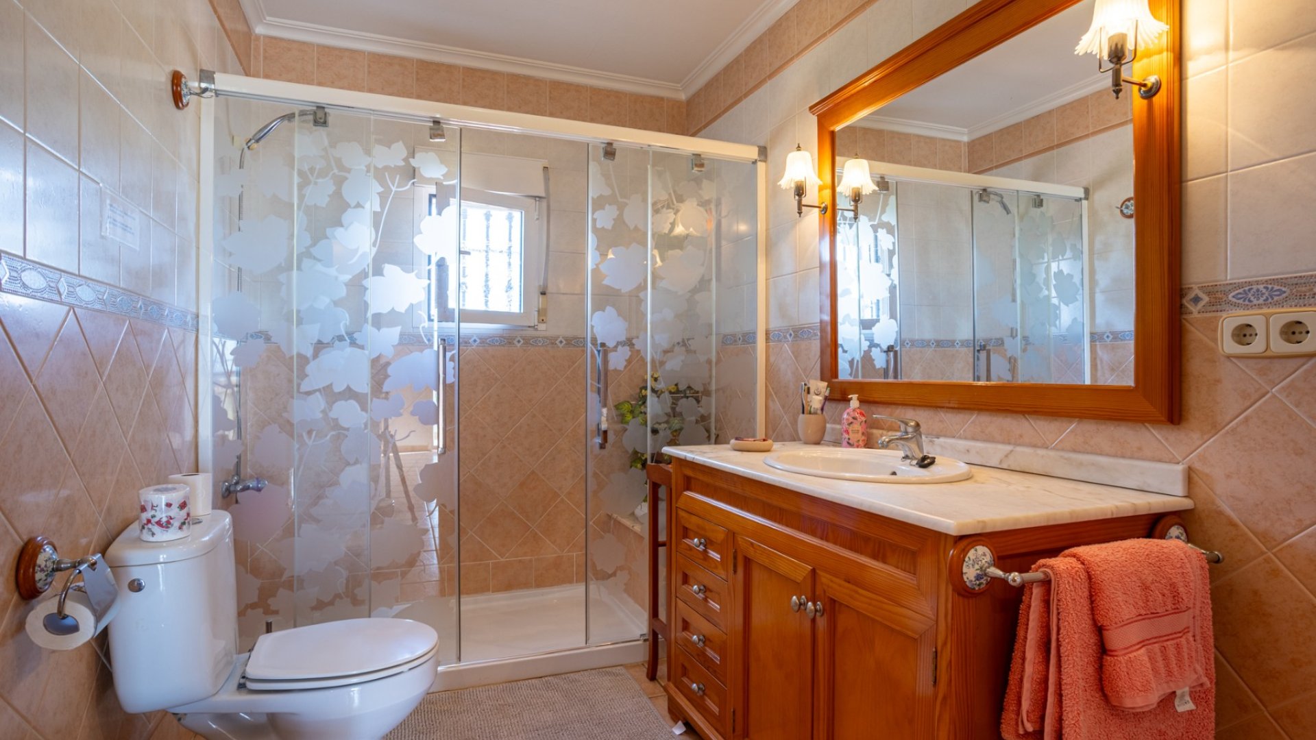 Resale - Villa -
Elche - La Hoya