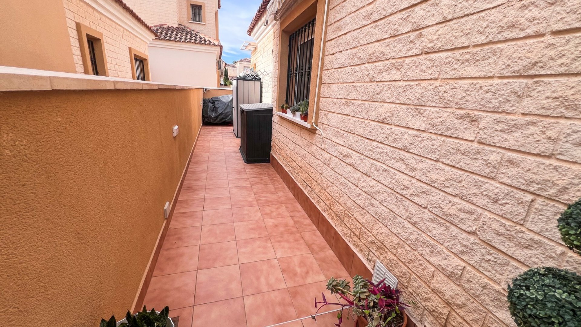 Resale - Villa -
Guardamar del Segura - El Raso