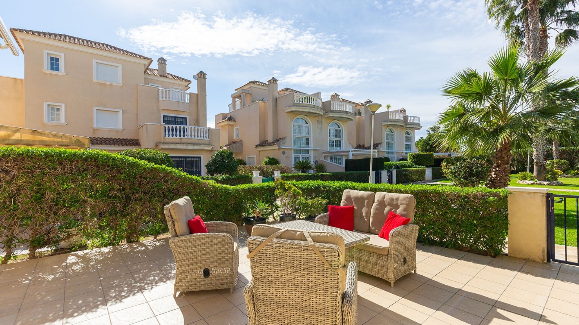 Resale - Villa -
Guardamar del Segura - El Raso