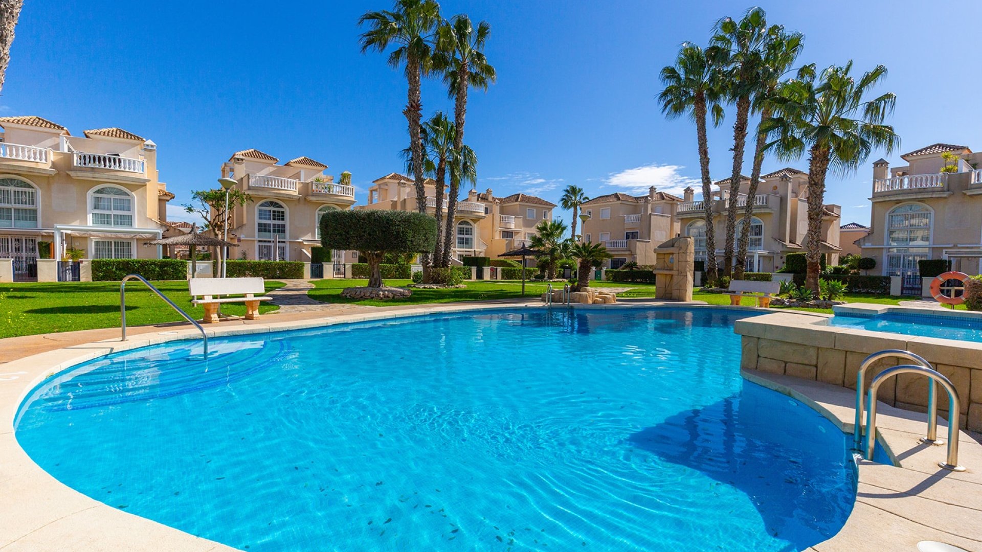 Resale - Villa -
Guardamar del Segura - El Raso