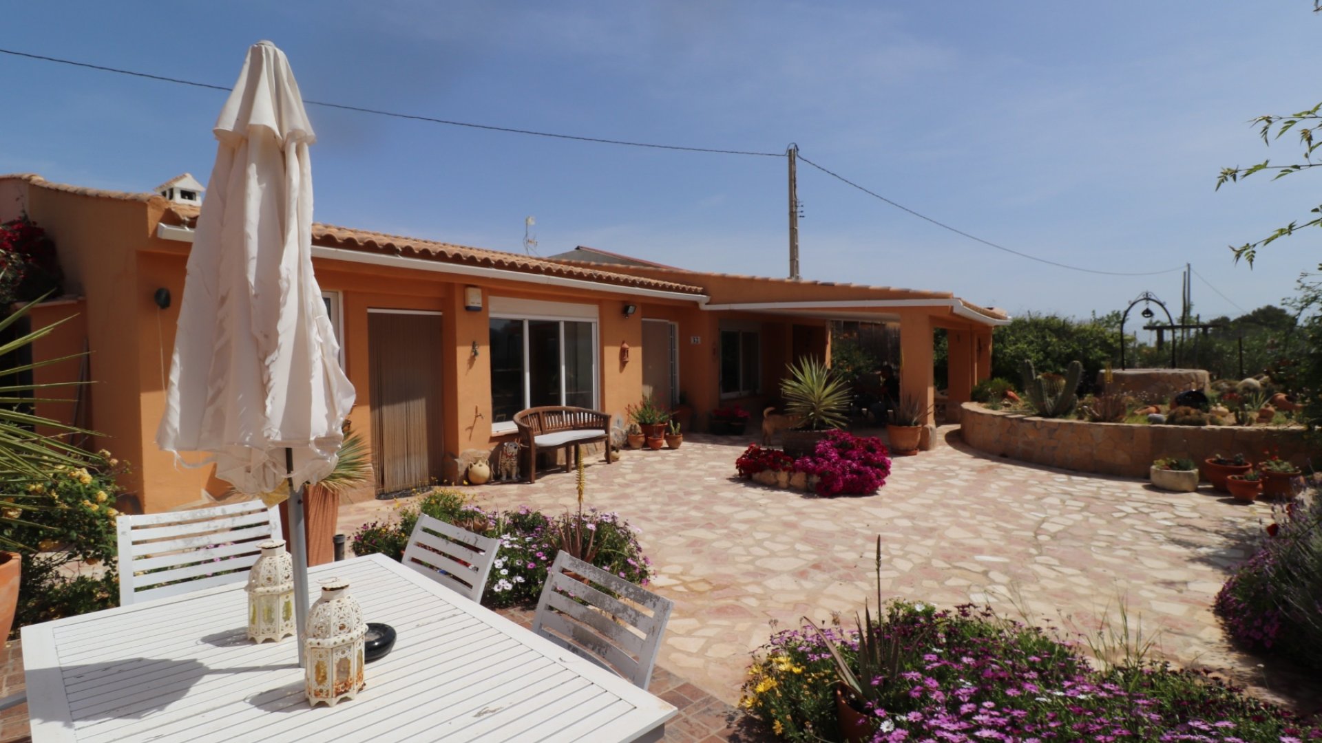 Resale - Villa -
Hondón de las Nieves - La Canalosa