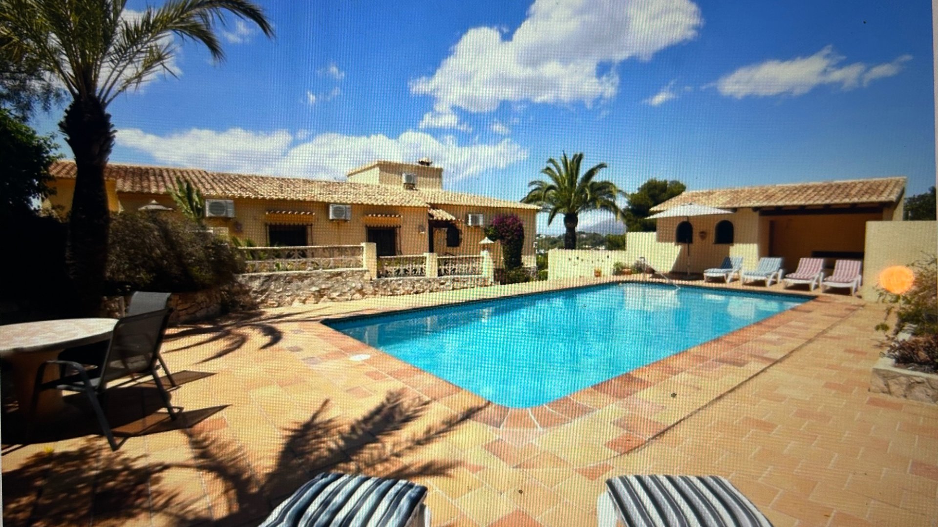 Resale - Villa -
Jávea - Montgó