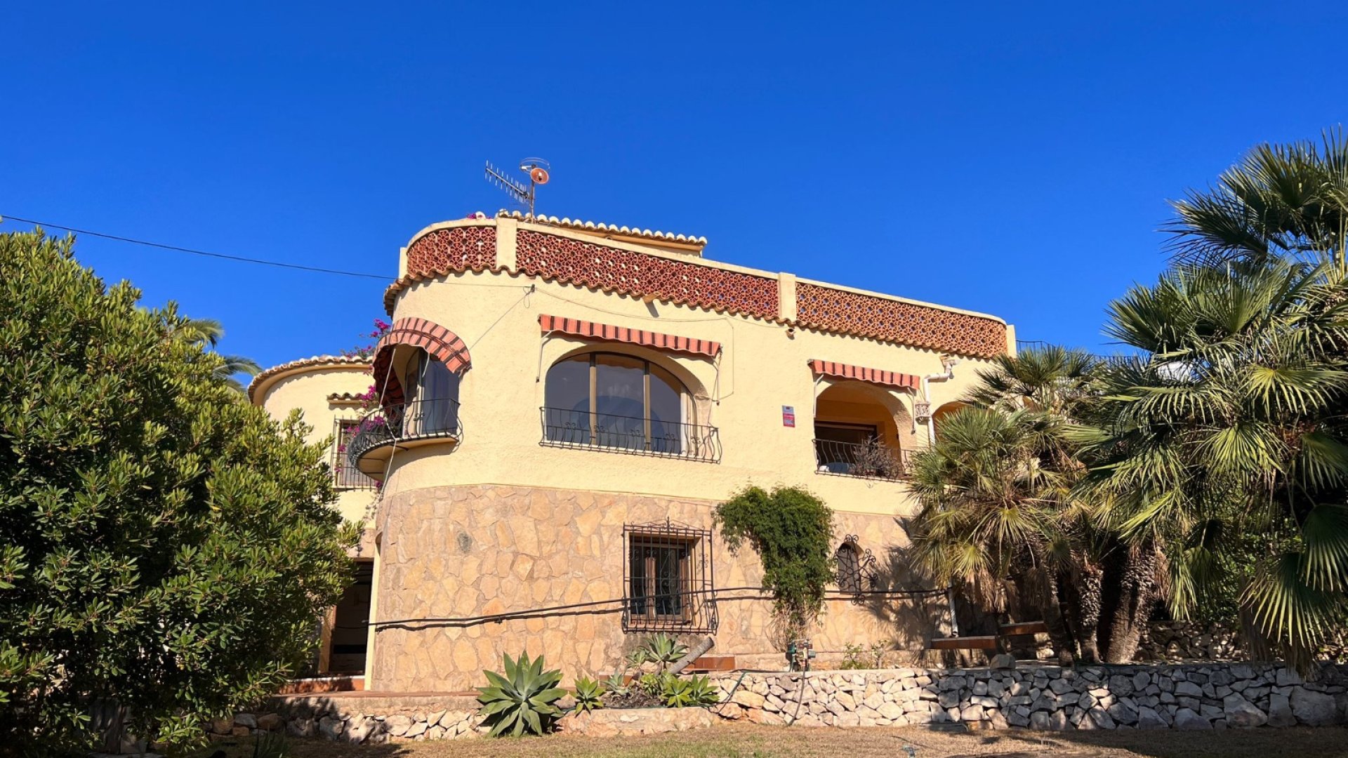 Resale - Villa -
Jávea - Montgó