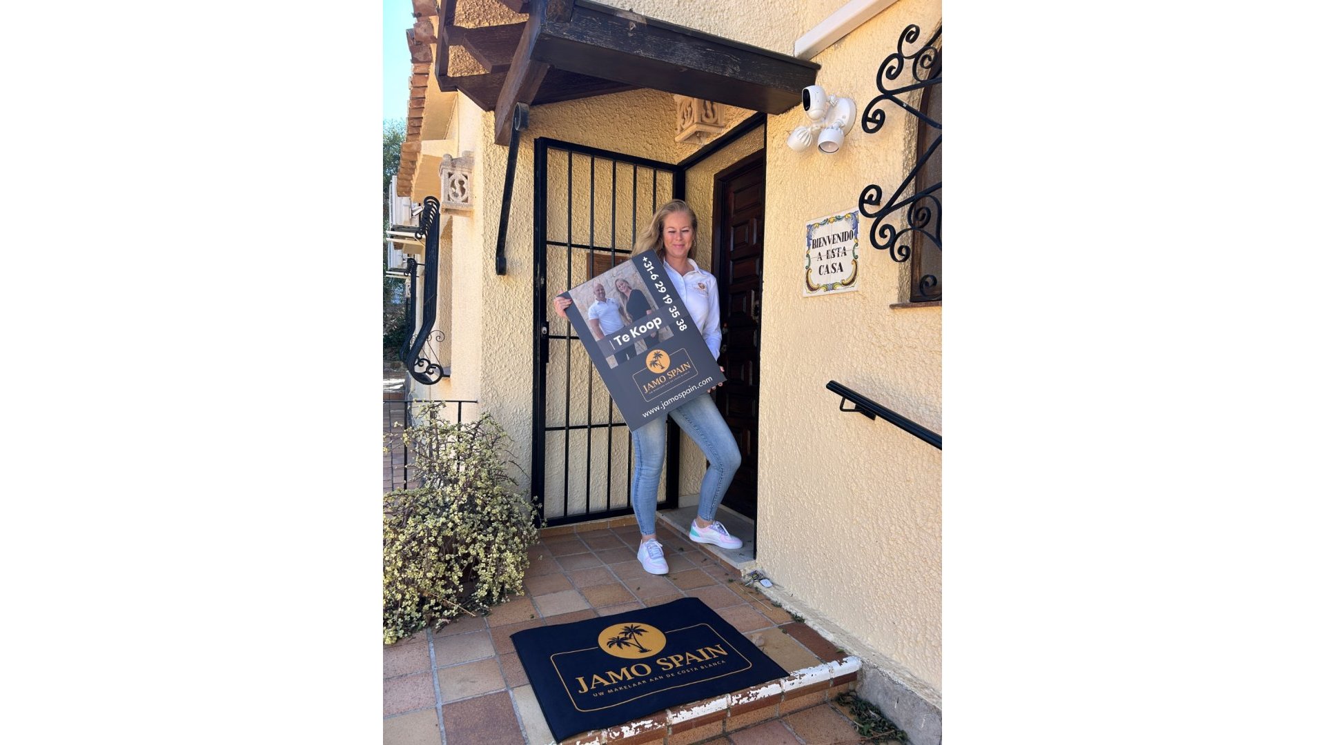 Resale - Villa -
Jávea - Montgó