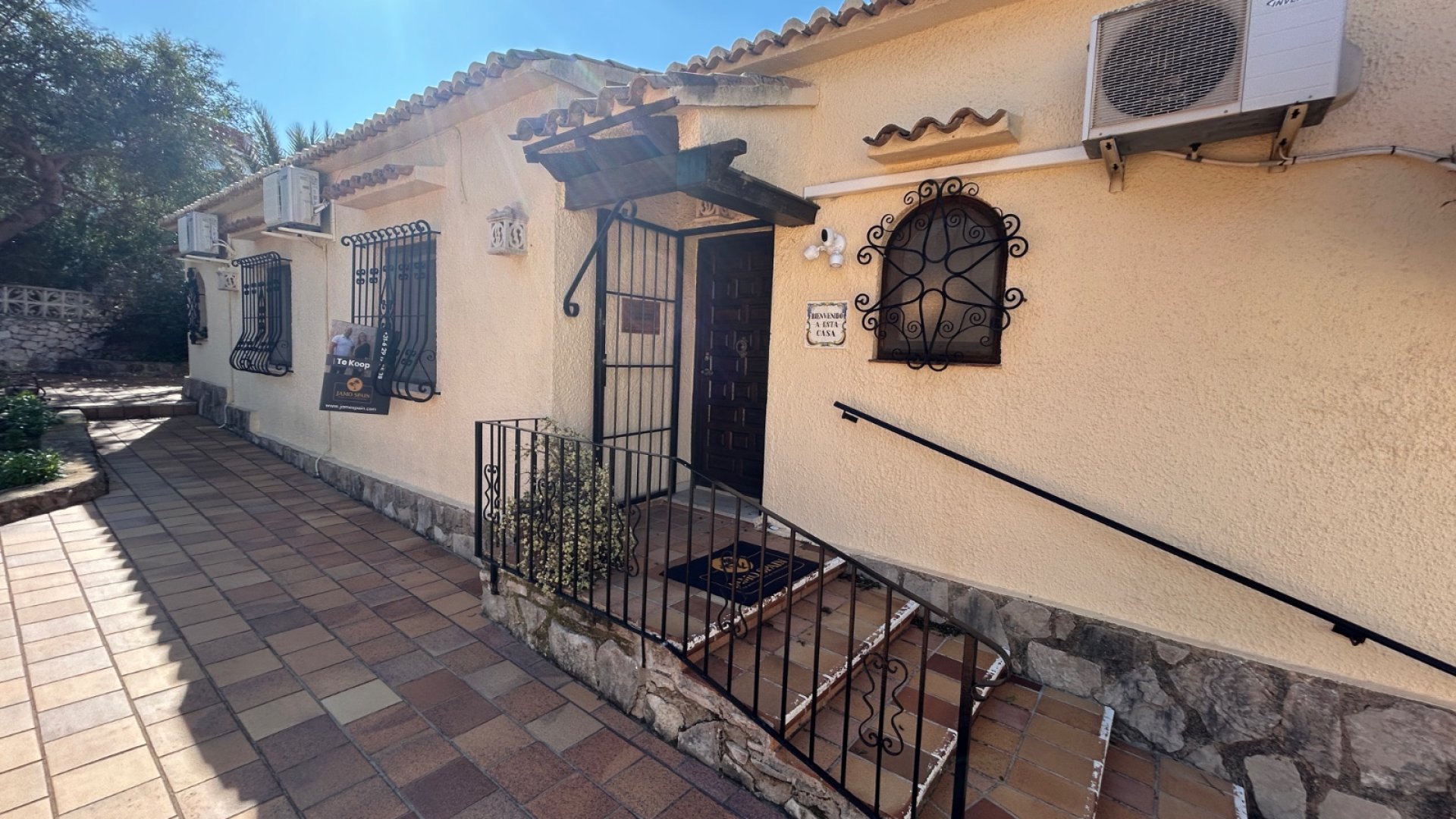 Resale - Villa -
Jávea - Montgó