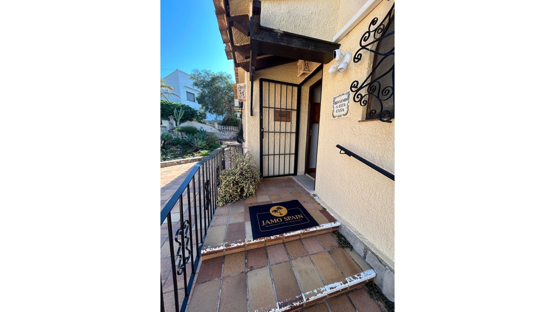 Resale - Villa -
Jávea - Montgó
