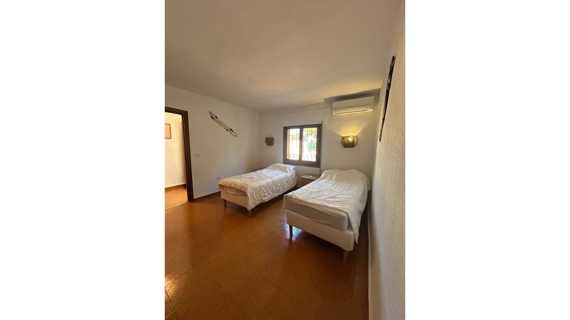 Resale - Villa -
Jávea - Montgó