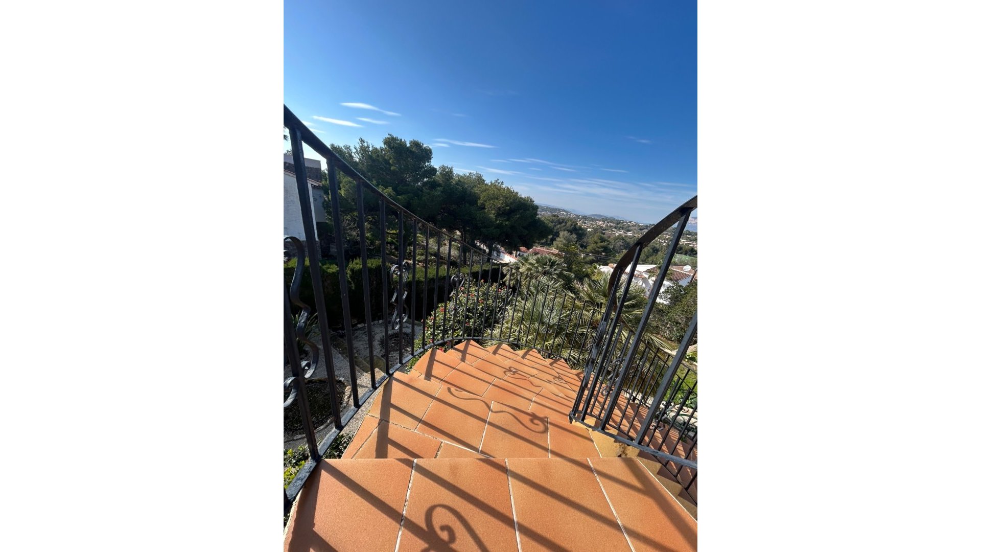 Resale - Villa -
Jávea - Montgó