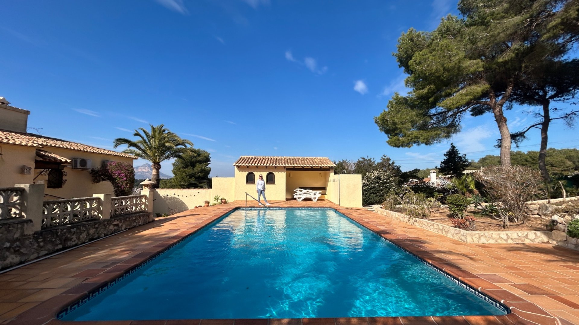 Resale - Villa -
Jávea - Montgó