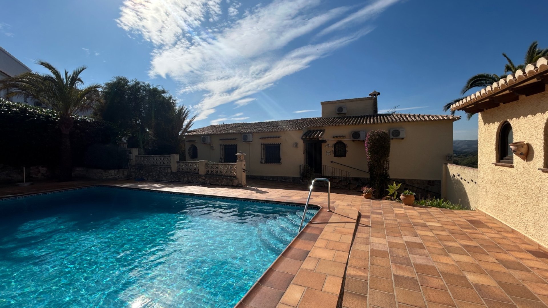 Resale - Villa -
Jávea - Montgó
