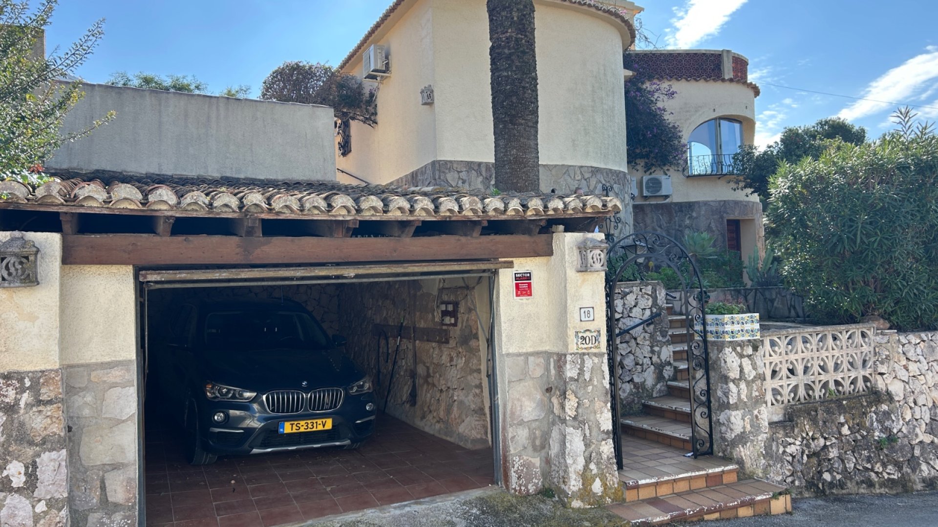 Resale - Villa -
Jávea - Montgó