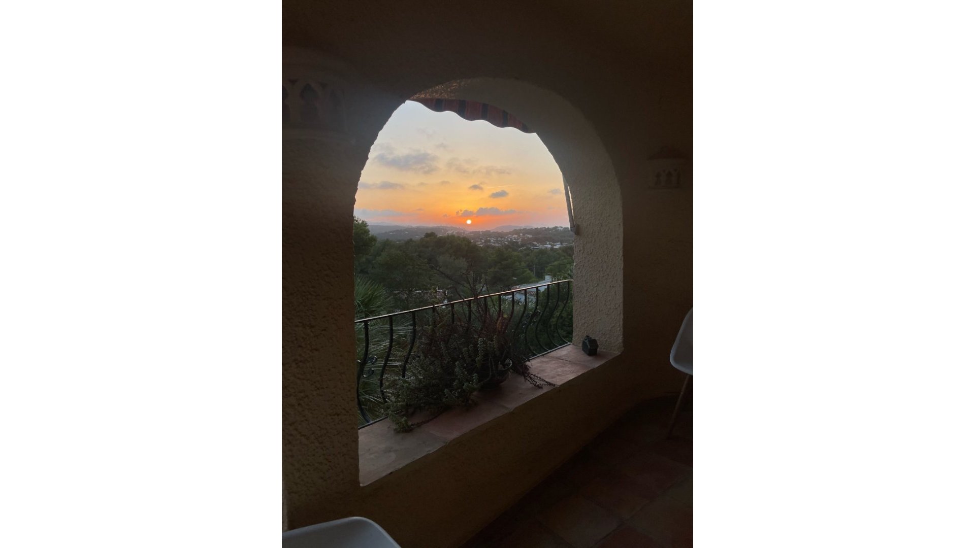 Resale - Villa -
Jávea - Montgó