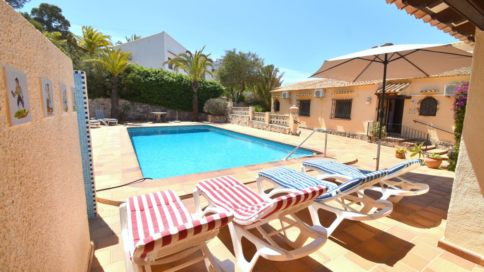 Resale - Villa -
Jávea - Montgó
