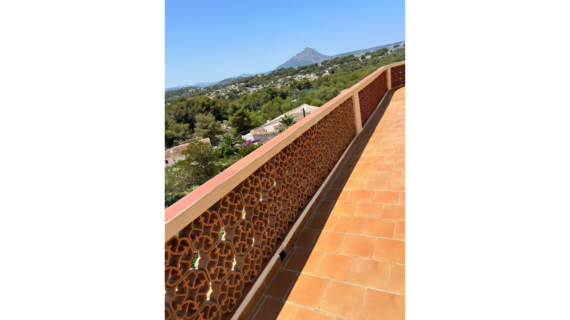 Resale - Villa -
Jávea - Montgó