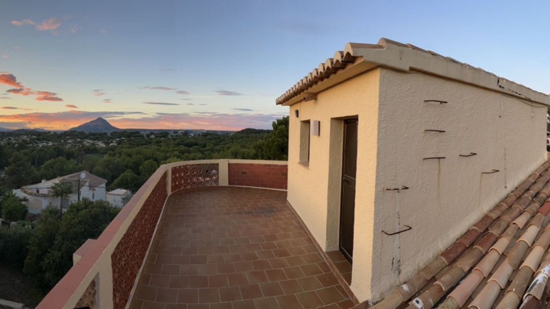 Resale - Villa -
Jávea - Montgó