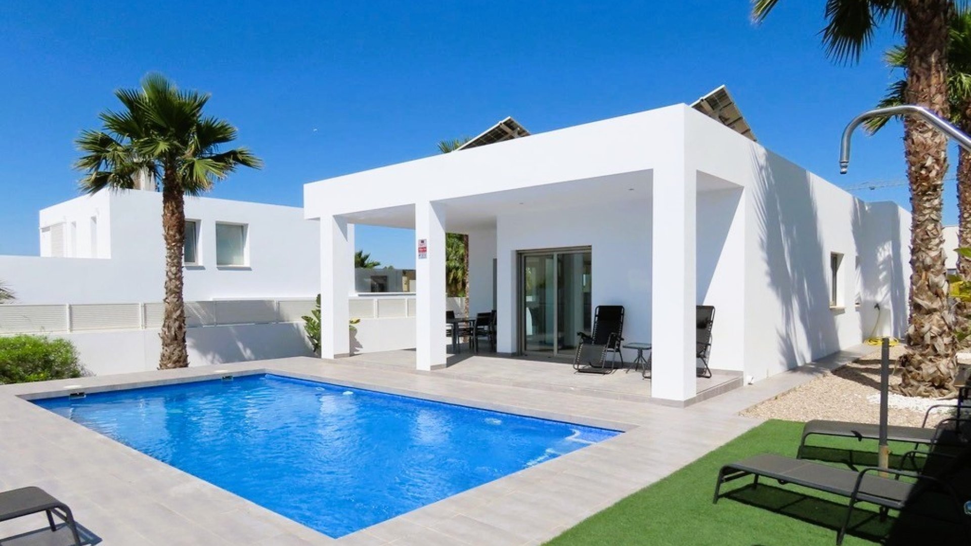 Resale - Villa -
La Marina