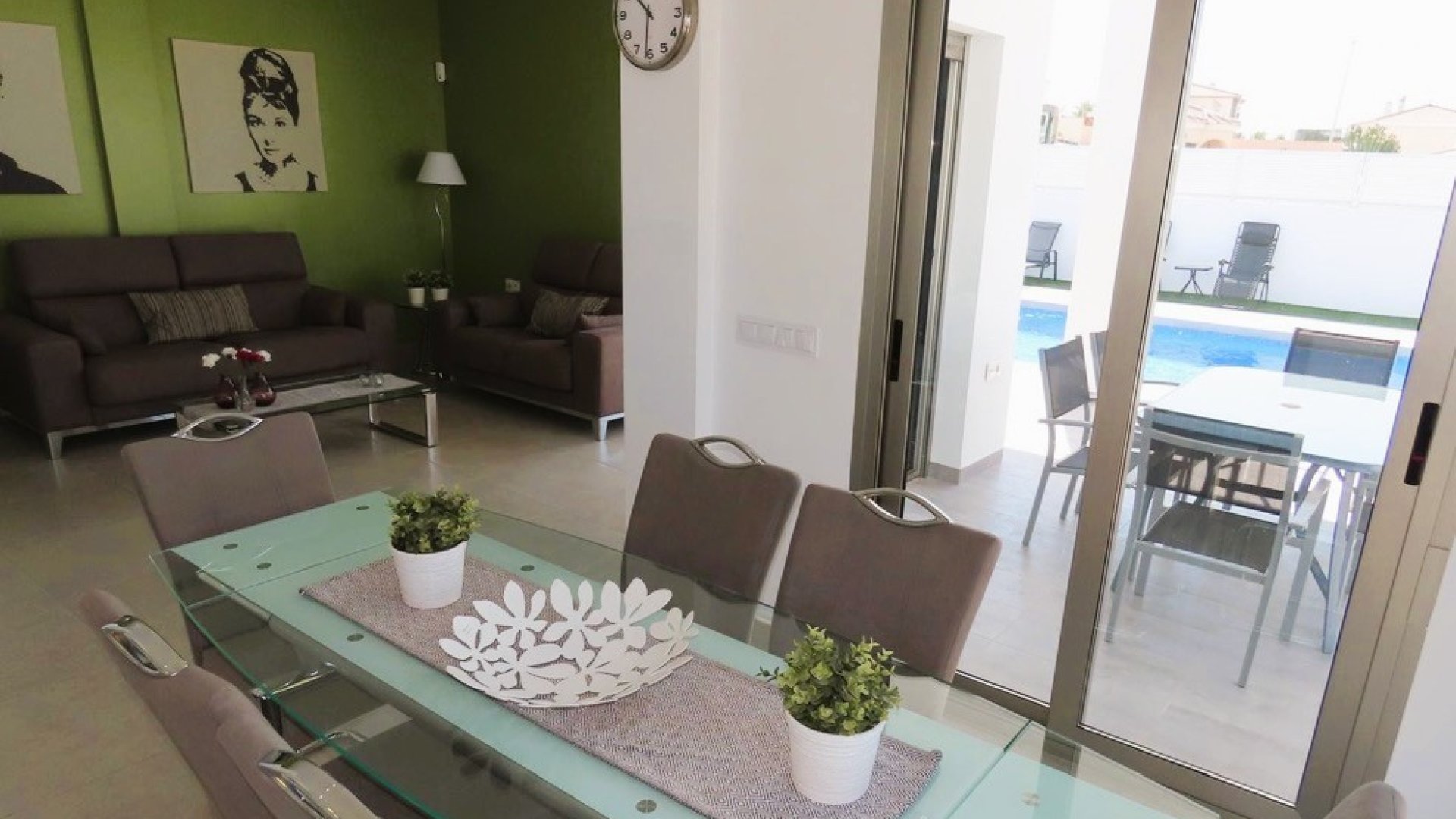 Resale - Villa -
La Marina