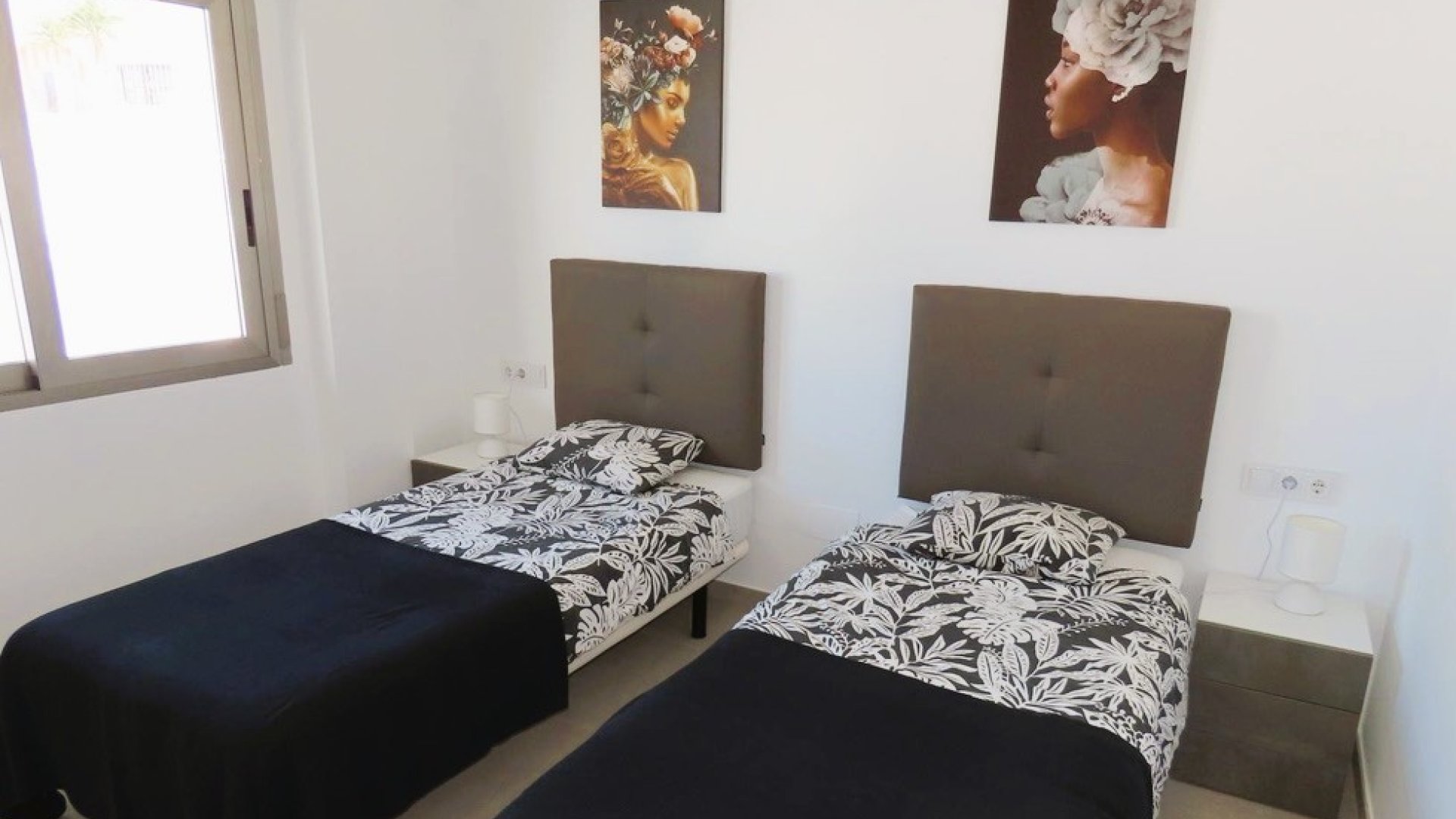 Resale - Villa -
La Marina