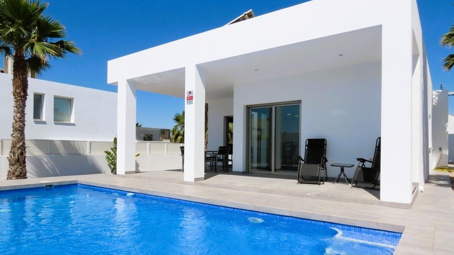 Resale - Villa -
La Marina