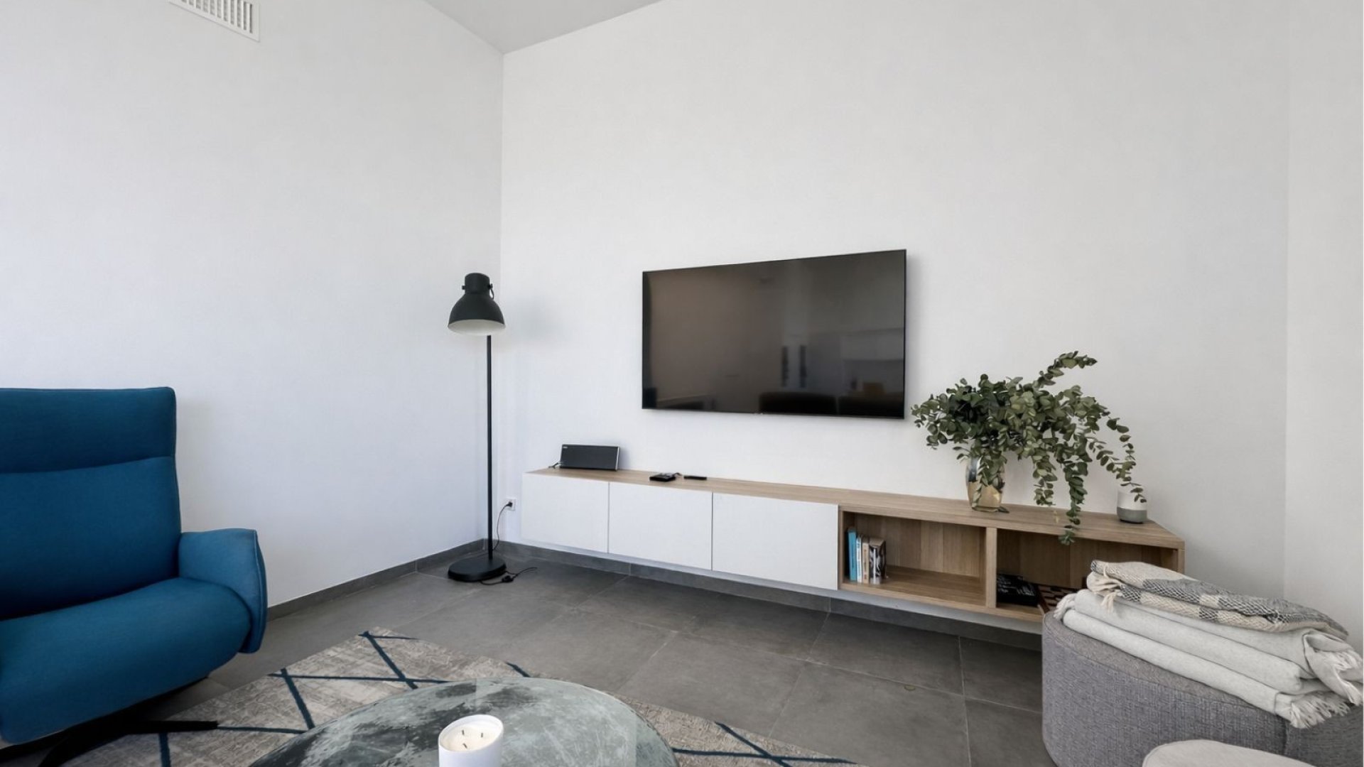 Resale - Villa -
Las Colinas Golf Resort - Las Colinas golf