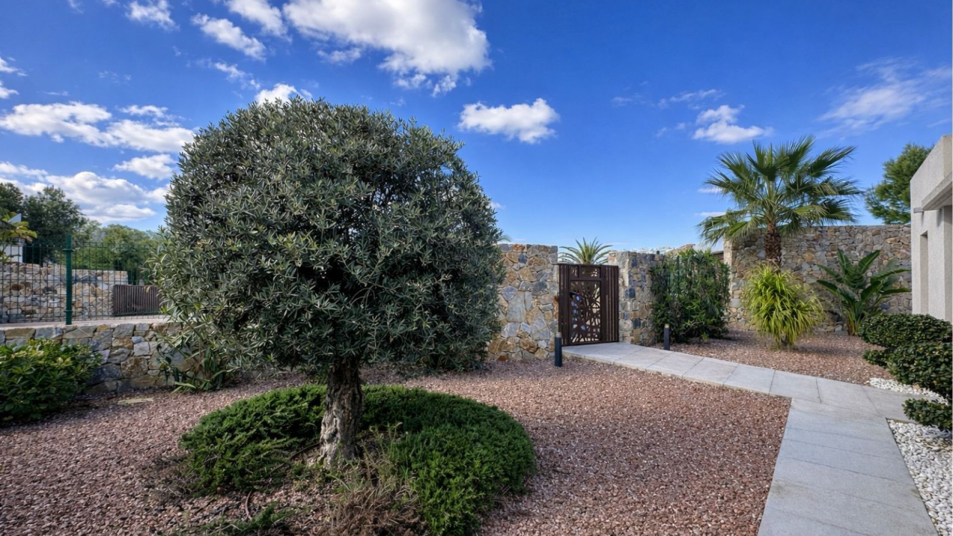 Resale - Villa -
Las Colinas Golf Resort - Las Colinas golf