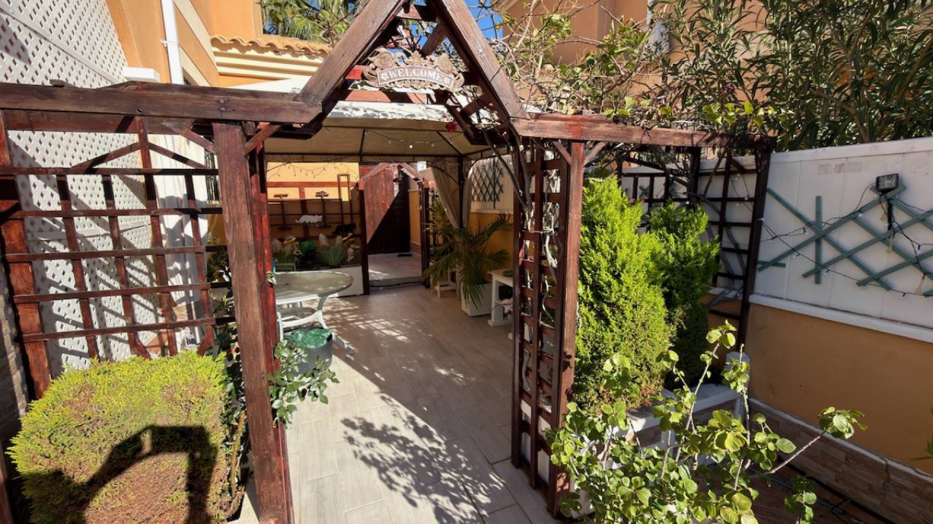 Resale - Villa -
Lo Crispin