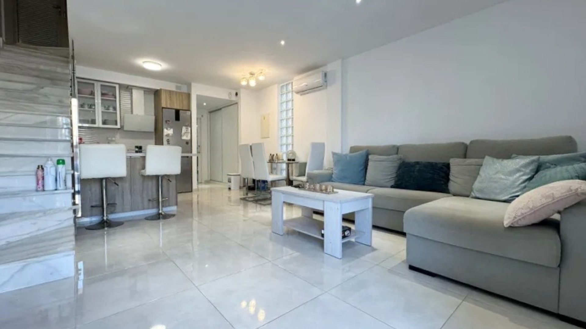 Resale - Villa -
Los Alcazares